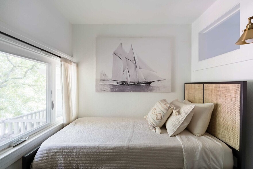 Building Photo - 1605 NW 23rd Ave