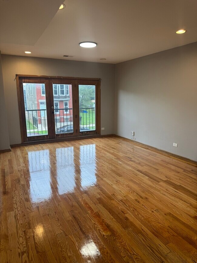 Building Photo - 1114 S Albany Ave