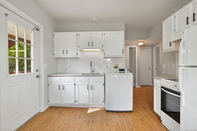 Building Photo - 102 Wooster St