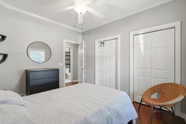 Building Photo - "Charming Fully Furnished 2-Bed Condo with & Granite Countertops in Charleston – 1320 Sq Ft of Co...
