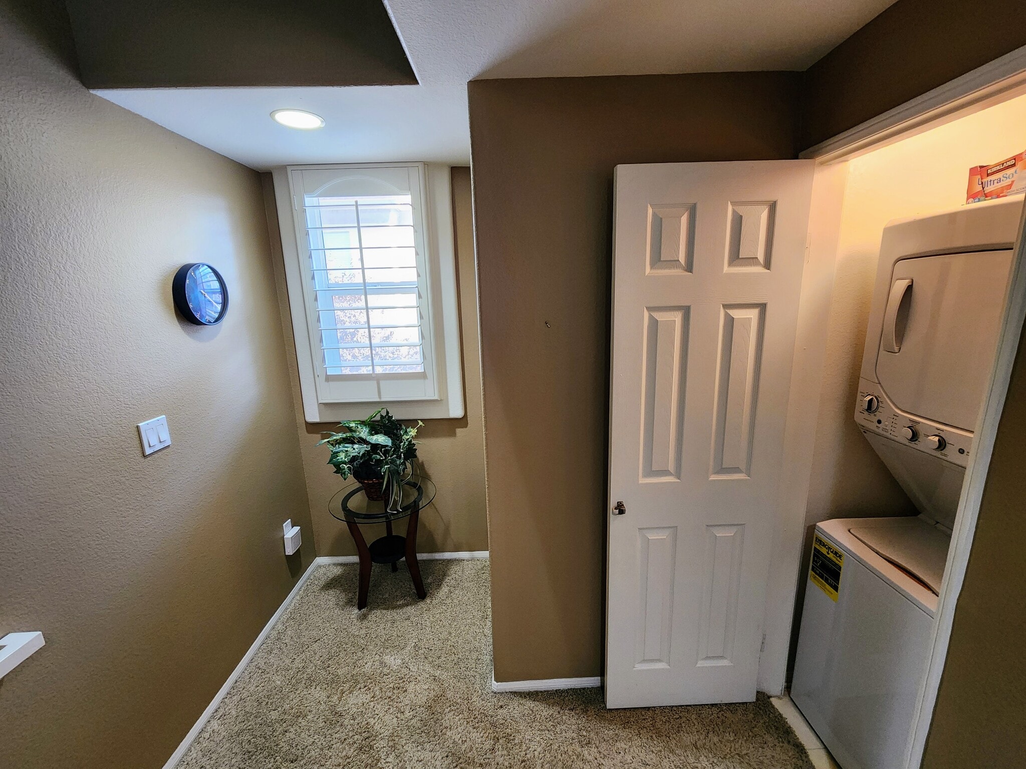 Building Photo - 5240 Premiere Hls Dr