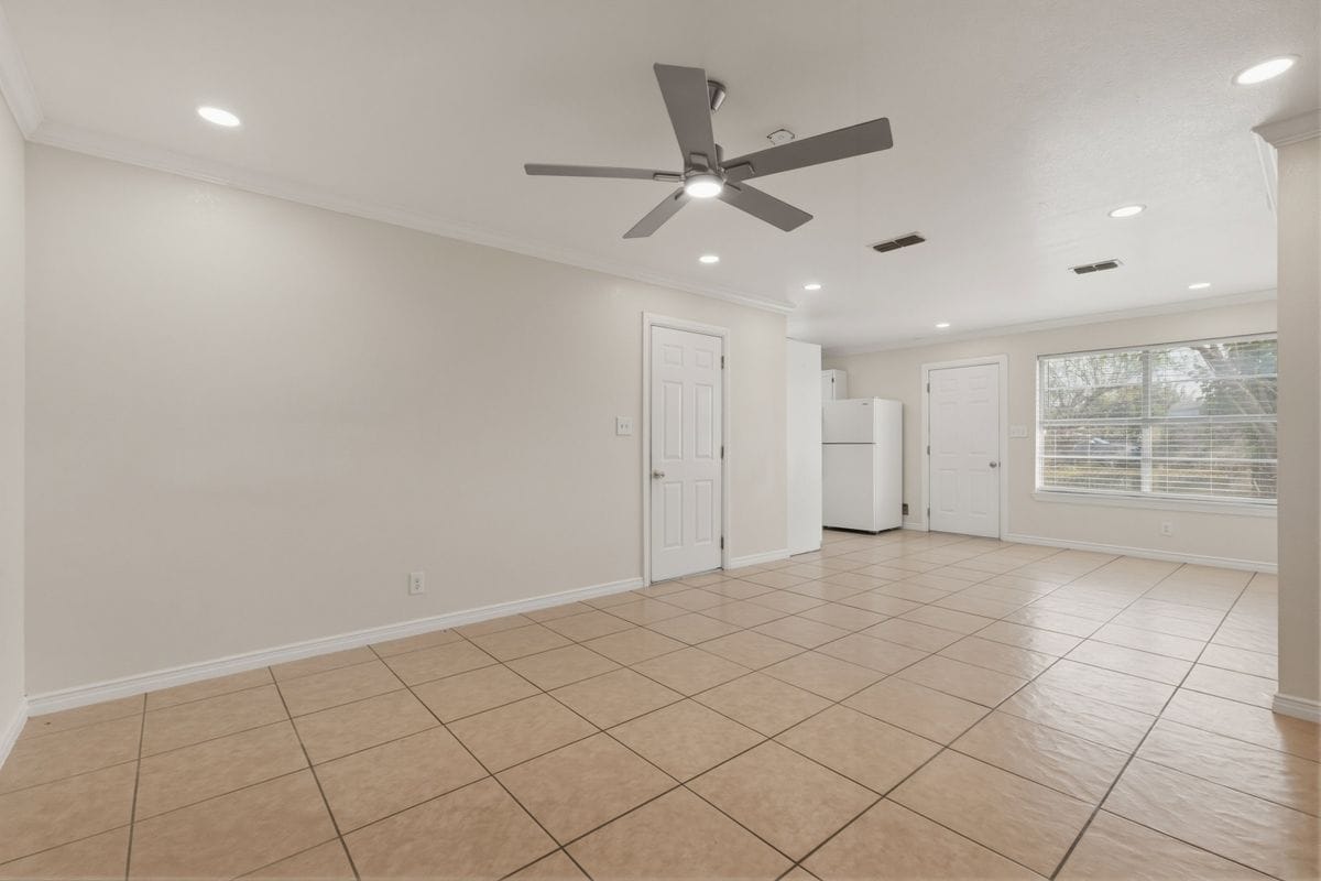 Building Photo - 711 Cisneros St