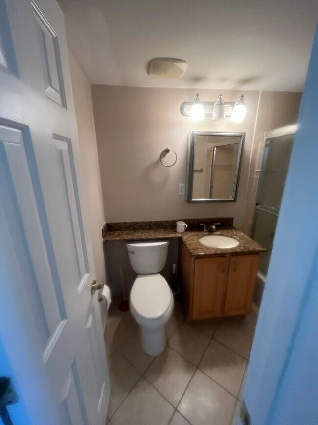 Building Photo - 924 SE 2nd St