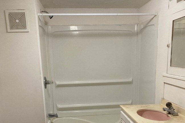 Building Photo - 415 N 11th St