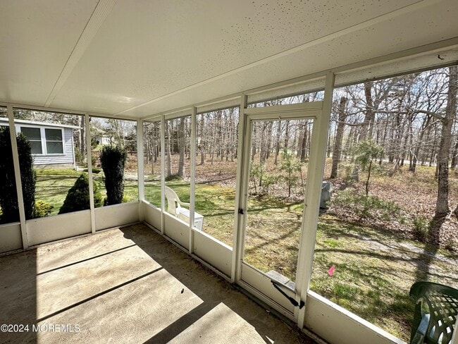 Building Photo - 21 Dogwood Dr