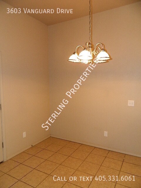 Building Photo - 3603 Vanguard Dr