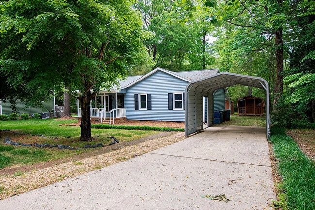 Building Photo - Room in House on Sanderson Dr