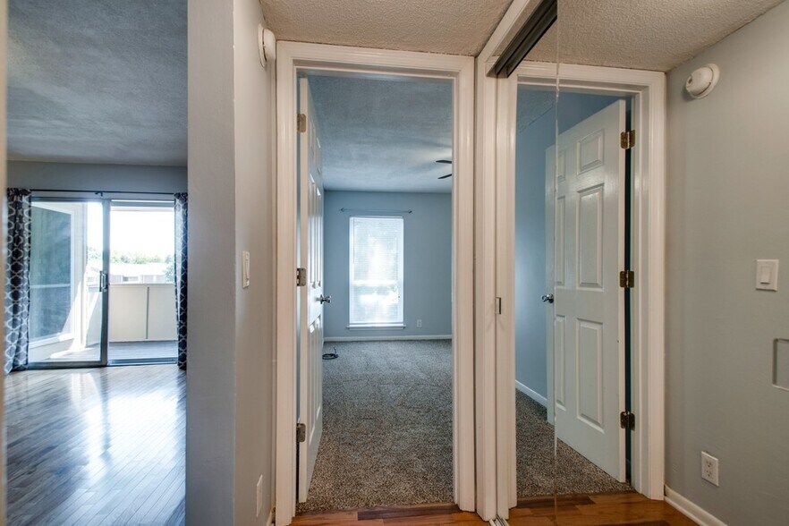 Building Photo - 515 Basswood Ave