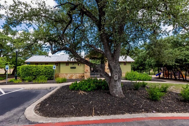 Building Photo - 4221 Valley Oaks Dr