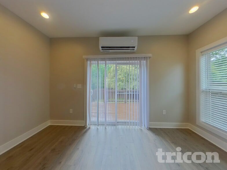 Building Photo - 3047 Ridge Ave