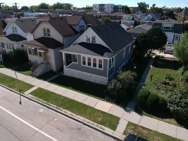 Building Photo - 4014 N Octavia Ave