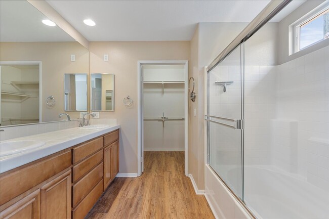 Building Photo - 14932 Isamar Ln