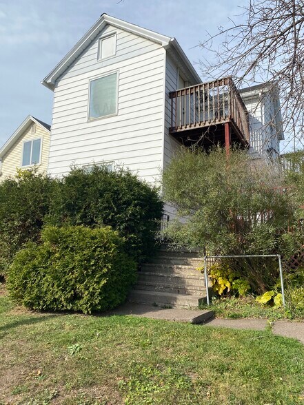 Building Photo - 325 E 8th St