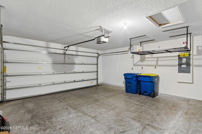 Building Photo - 15929 Hutton Ln