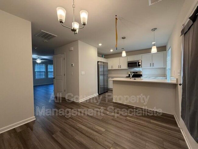 Building Photo - 451 Dinkins Dr