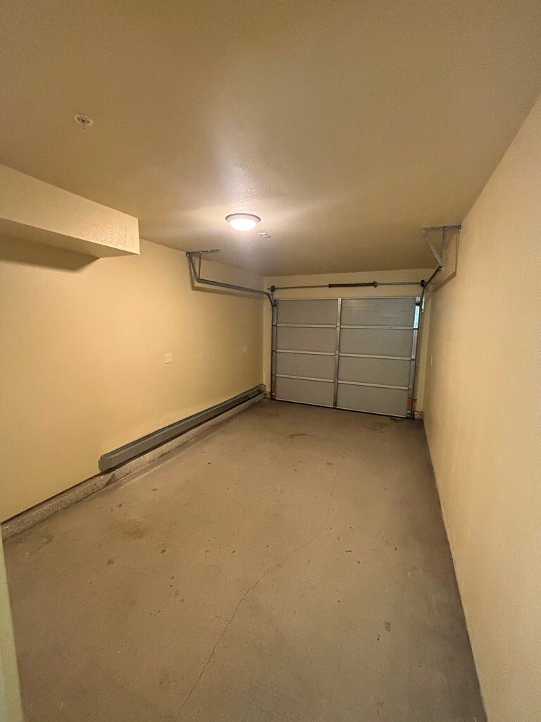 Building Photo - 457 E 30th St