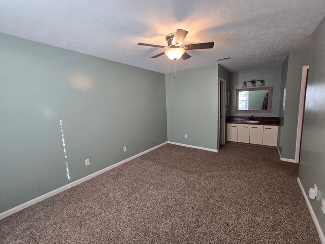 Building Photo - 1018-4 Woodcreek Dr - Stewarts Creek