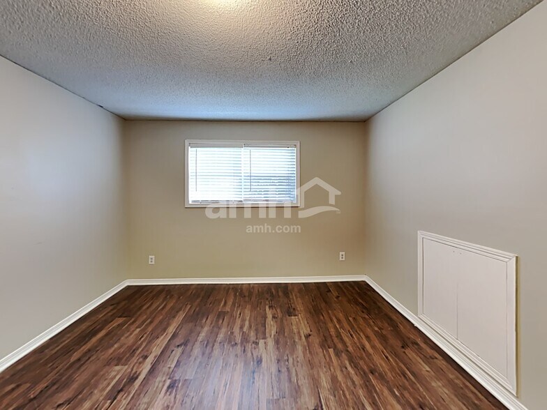 Building Photo - 611 Waterford Ln