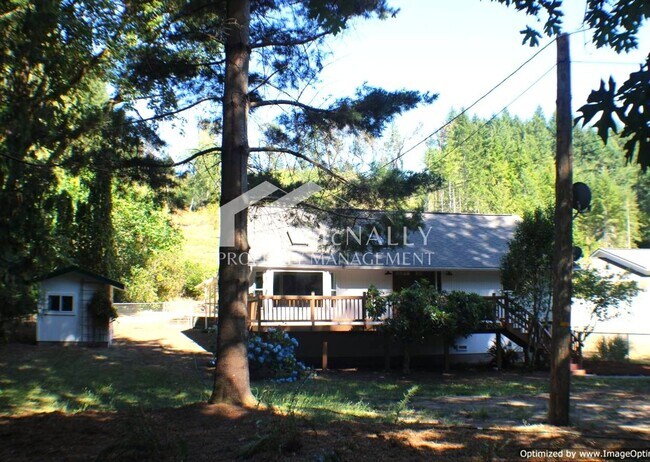 Primary Photo - Newly Remodeled 3 bedroom home with Oversi...