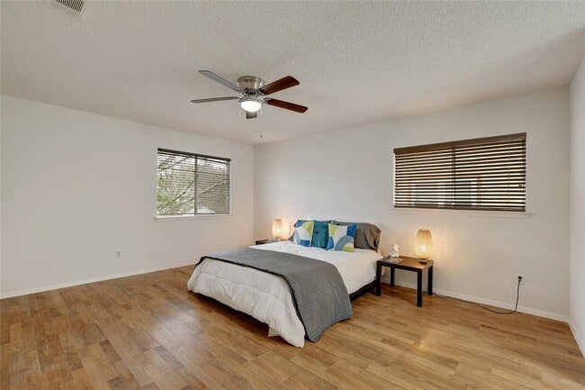 Building Photo - 4505 Clarno Dr