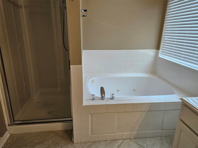 Building Photo - 27182 Kings Manor Dr S