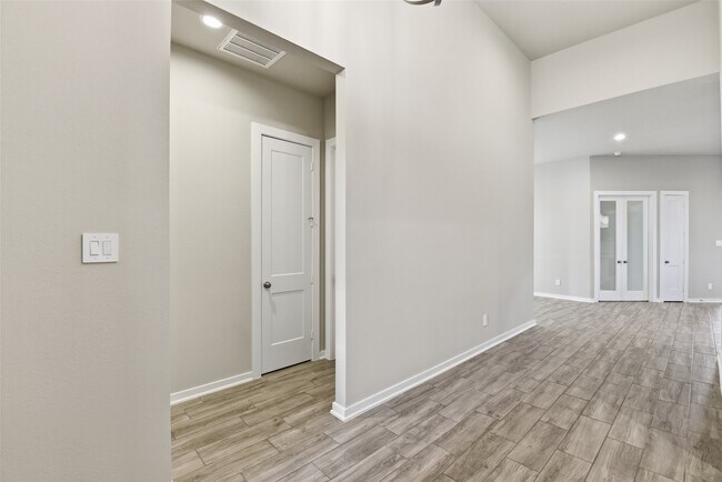 Building Photo - 9515 Willard Dr