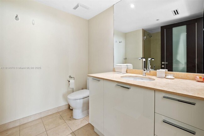 Building Photo - 18911 Collins Ave