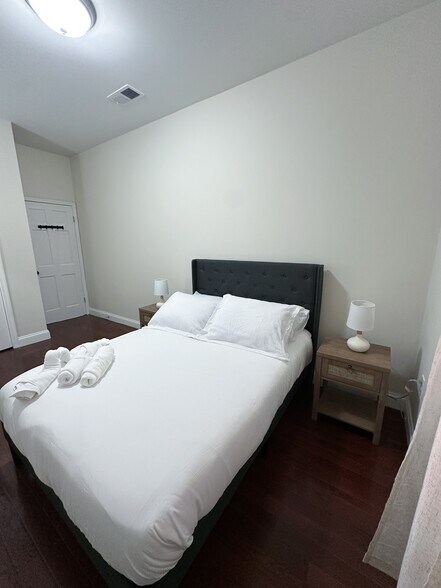 Building Photo - 207 N 11th St