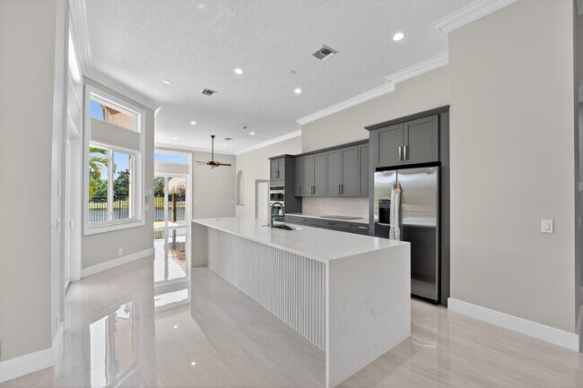 Building Photo - 3043 Lakewood Dr