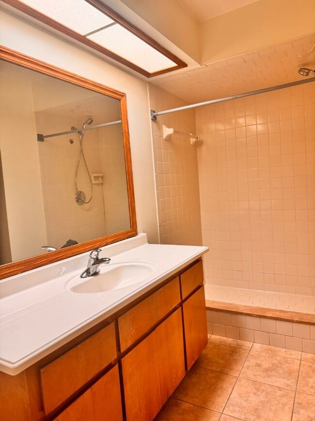 Building Photo - RENTAL