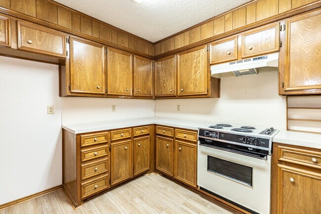 Building Photo - *Two Story Beauty in Preston Smith*
