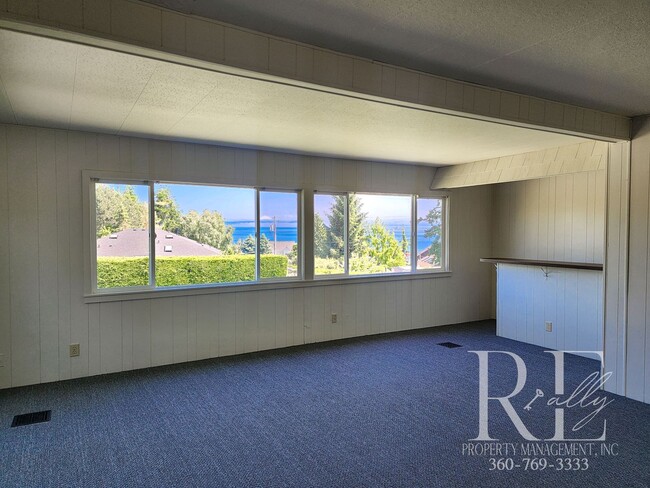 Building Photo - Coastal 3-Bed Home with Stunning Puget Sou...