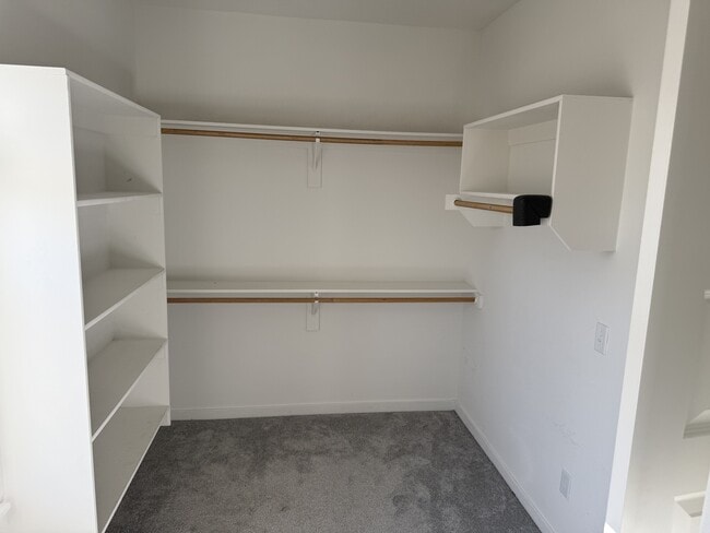 Building Photo - 5837 Lavender Ave