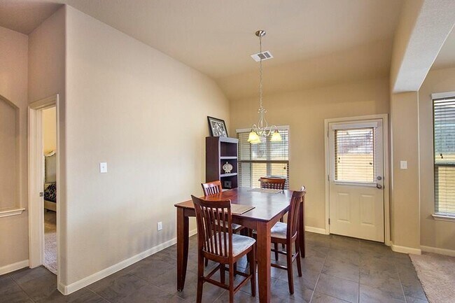 Building Photo - 207 Yukon Cove