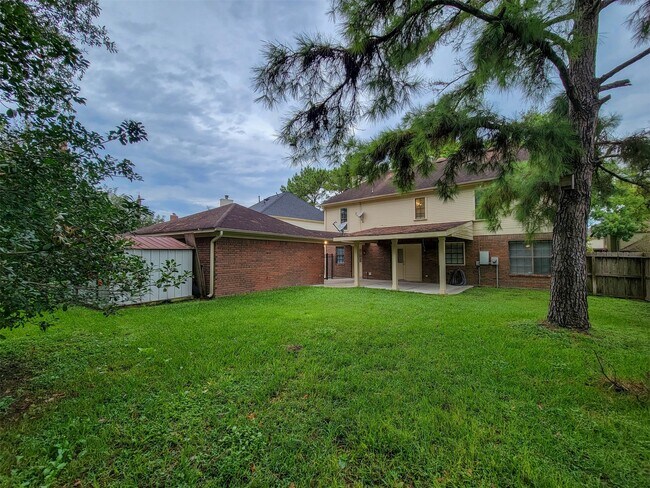 Building Photo - 17207 Meadow Heights Dr