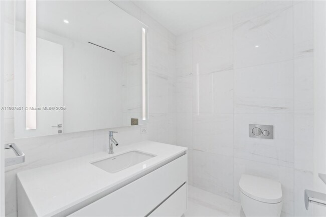 Building Photo - 300 Biscayne Blvd Way