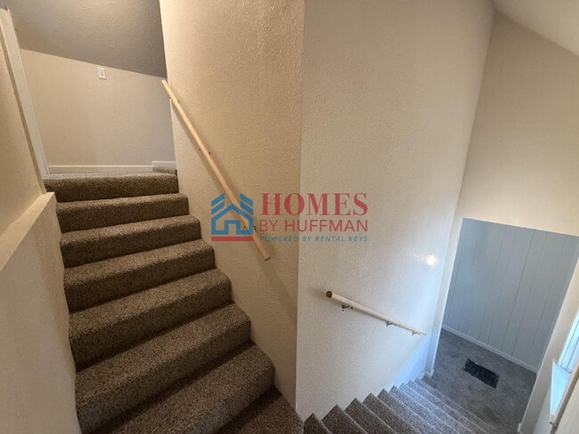 Building Photo - Three Bedroom | Updated | EHA Accepted