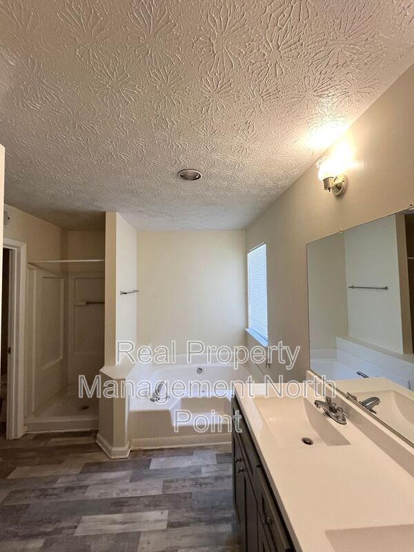 Building Photo - 3004 Kenville Ln