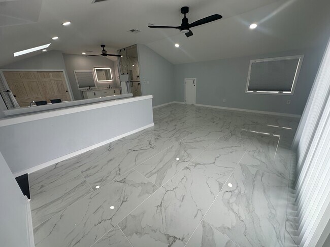 Building Photo - 595 Kingfisher Cir