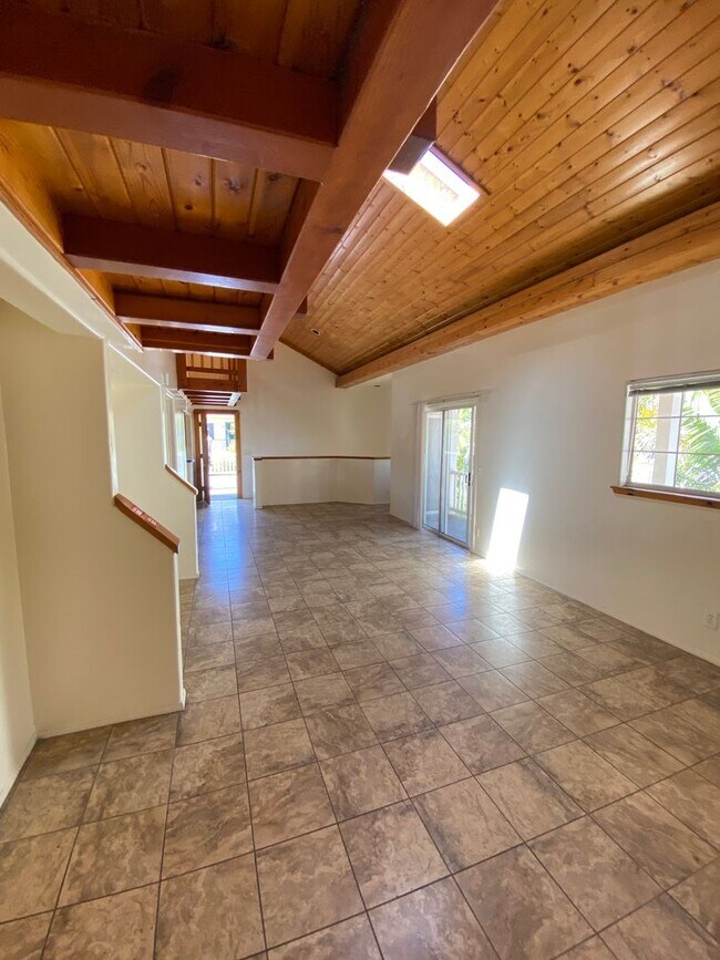 Building Photo - 6564 Del Playa Dr
