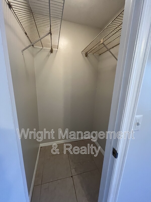 Building Photo - 505 S Westland Ave