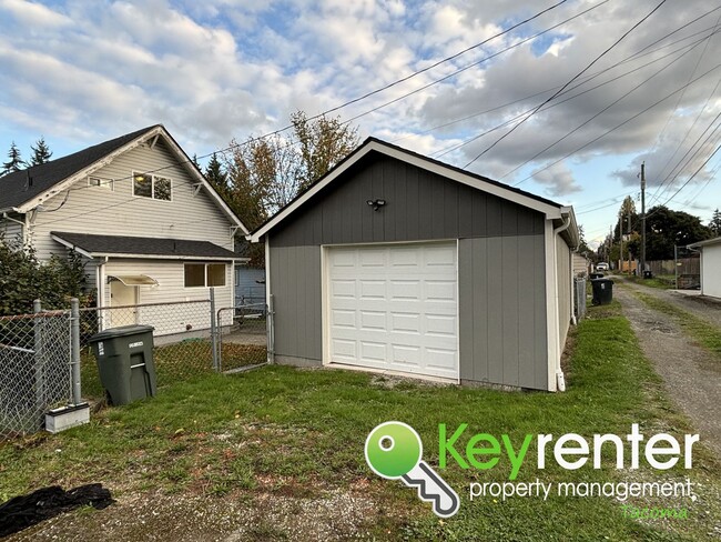 Building Photo - Gorgeous Craftsman 4Bed/2Bath Tacoma home!