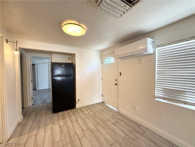 Building Photo - 405 S 15th St
