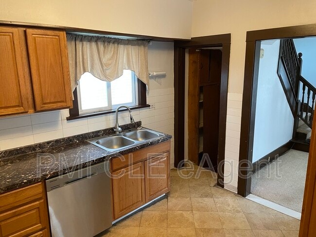 Building Photo - 2037 Bunts Rd