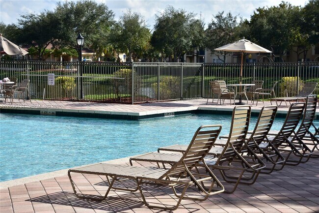 Building Photo - 2493 Centergate Dr