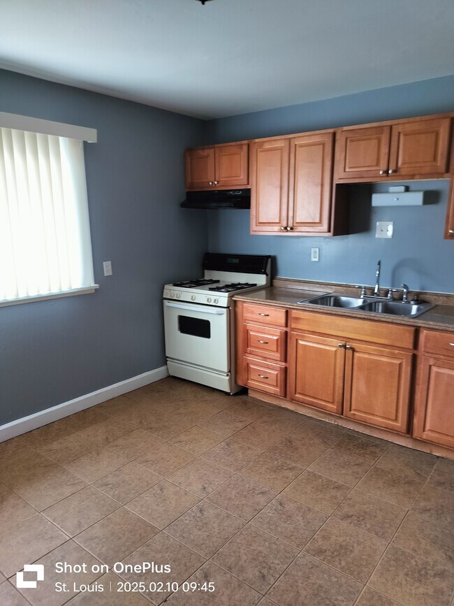 Building Photo - 9730 Millburn Dr