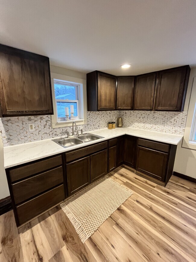 Building Photo - 190 Davenport St