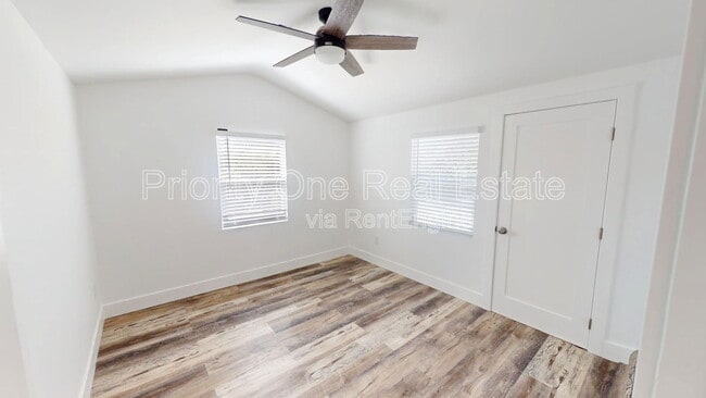 Building Photo - 3840 Alameda Way
