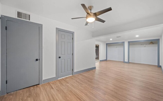 Building Photo - 5818 N 22nd Dr