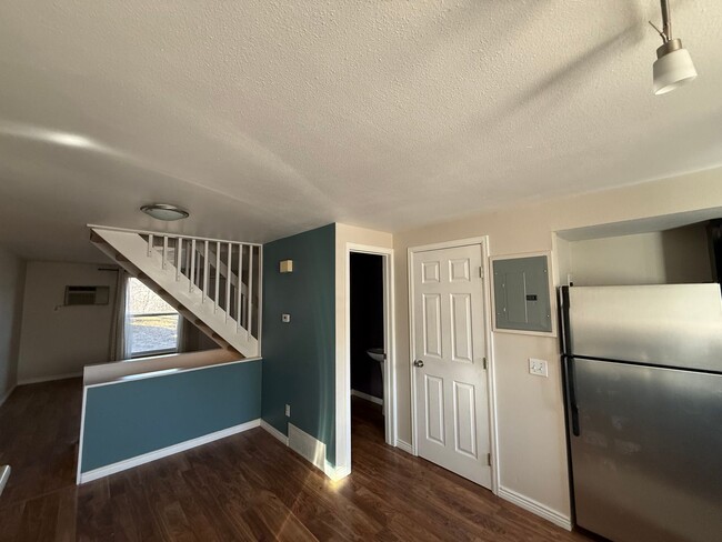 Building Photo - Spacious 2 Bed / 1.5 Bath in Centennial with In-Unit W/D